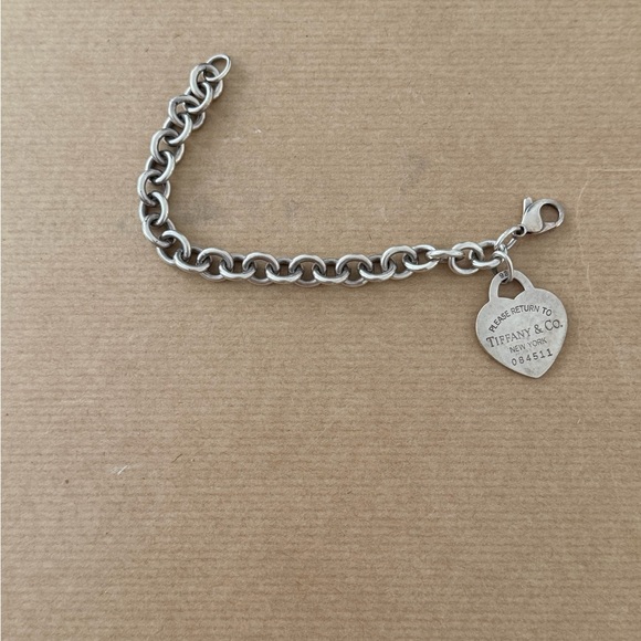 Tiffany & Co. Silver Chain Bracelet with Heart Tag - Picture 3 of 3